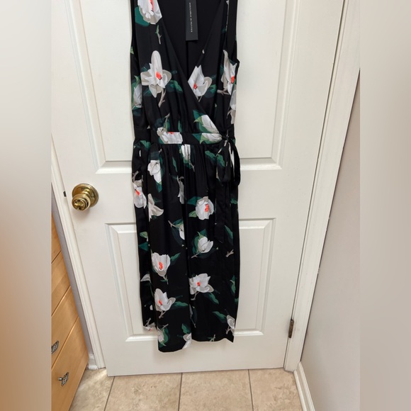 Banana Republic Sleeveless Magnlia Wrap Dress Size 8 NWT - Picture 2 of 9